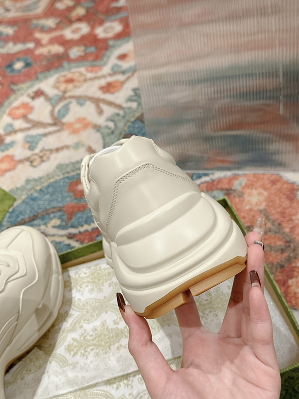 グッチ靴角部分ディテール